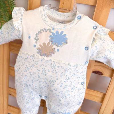 Macacão Malha Trape Zape - Flores com Paetê - Off White e Azul Claro